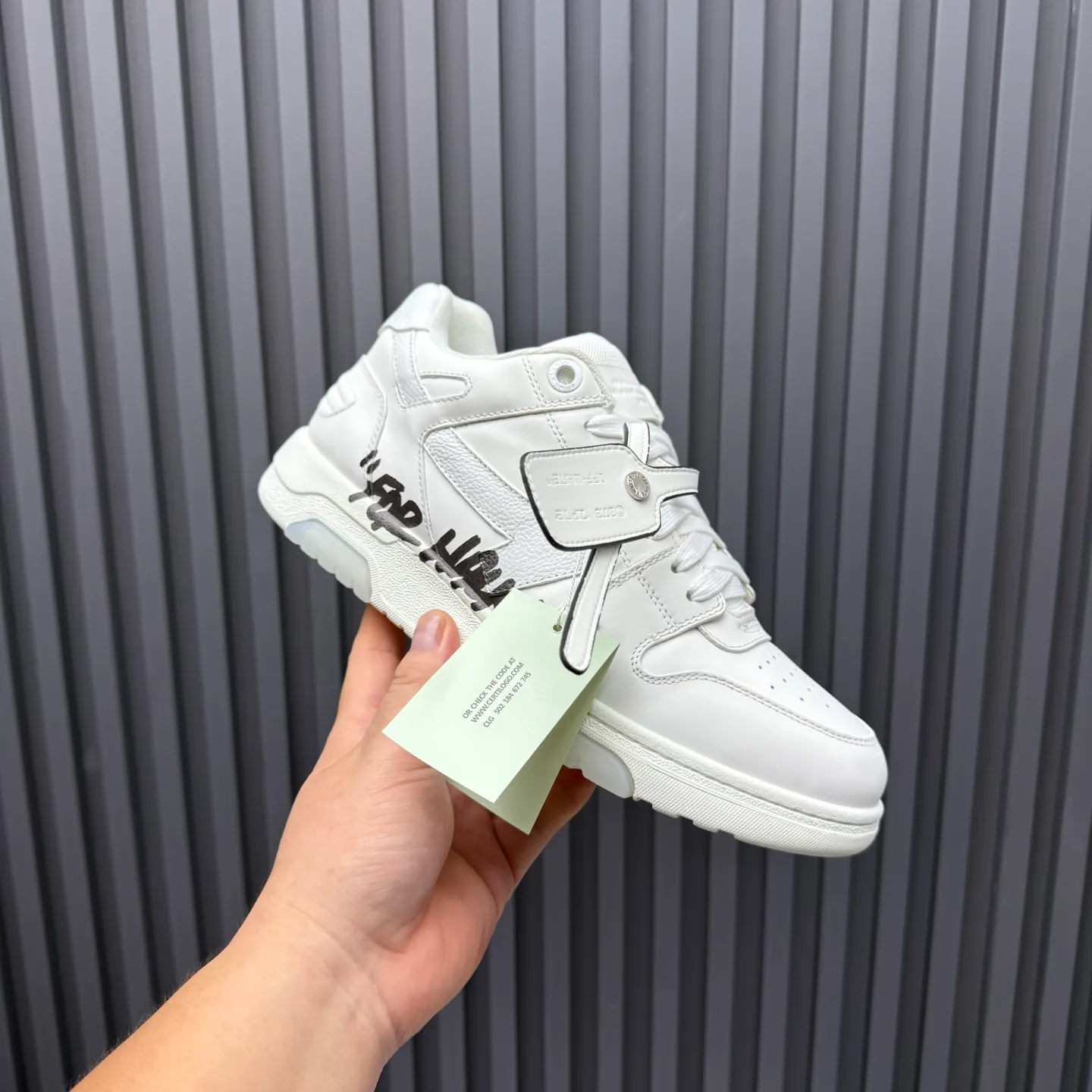 【off- white】P: 620💰Couple model👫, Size: 35-44 (Customized for men 38.45.46) High-quality version👊 "Out of office" series original molding, original lasting, production process 1:1 Original ➰OFF GRAY WHITE OW ➰ First-layer cowhide Imported skin-friendly and environmentally friendly polyester mesh Original molding high elastic and environmentally friendly molding pad Made with the original lasting process. The original molded rubber outsole (never yellows and deforms) has a super correct shape, bright color and strong three-dimensional effect👍. Packaging💯Full set of packaging synchronized with the official website (branded paper, certificate of quality, branded cloth bag)